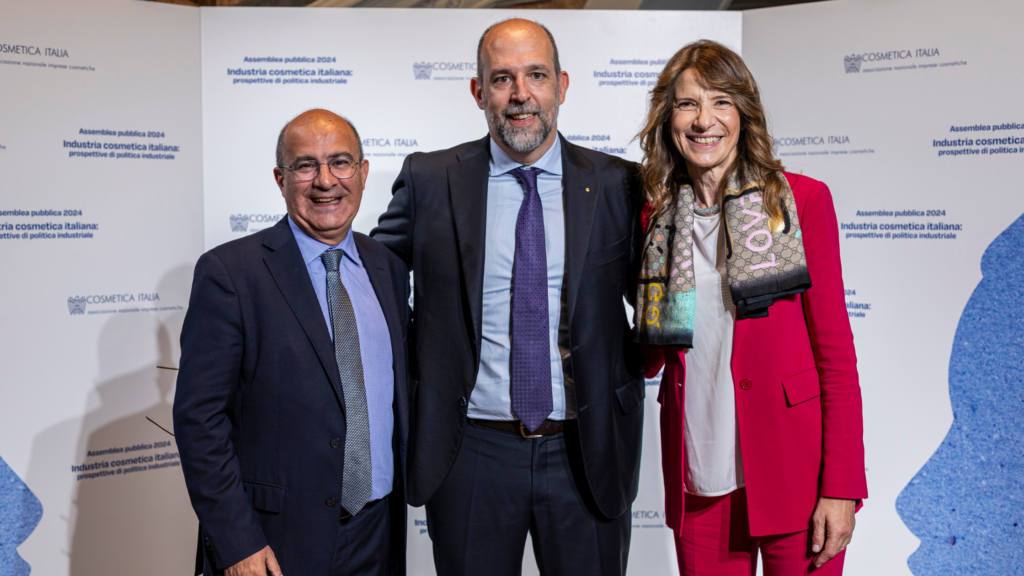 Benedetto Lavino, Luca Nava e Silvia De Dominicis, rispettivamente Presidente di Cosmetica Italia, ex direttore generale e la nuova direttrice generale di Cosmetica Italia