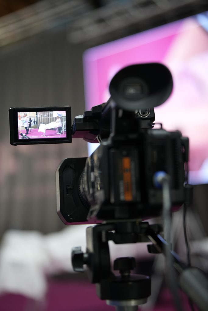 in foto una videocamera che riprende i vari eventi di ibl dello scorso anno, il 2024.