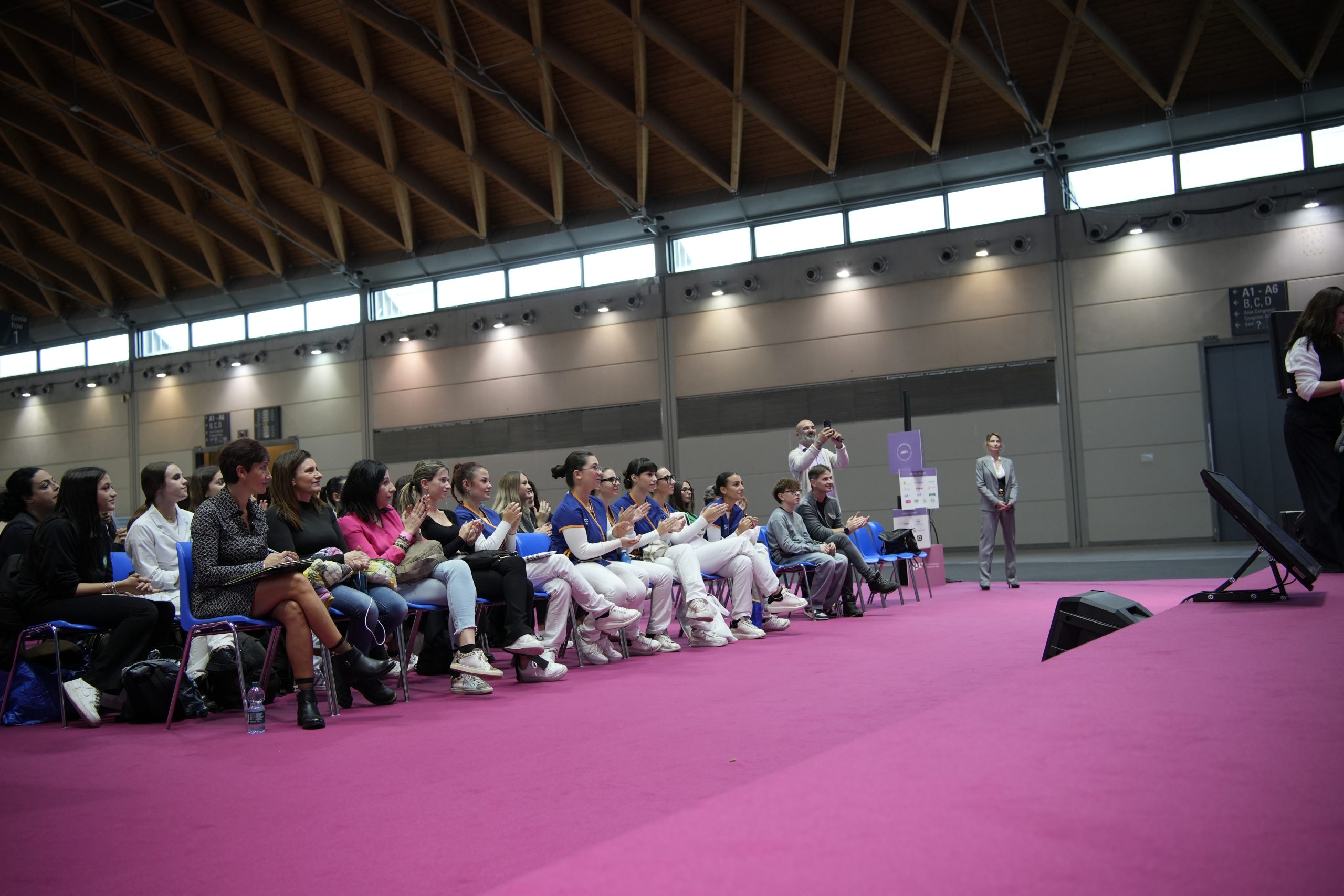 in foto il pubblico presente all'evento innovation beauty lab dello scorso anno.