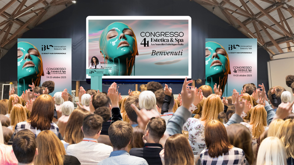 in foto la sala del 41&deg; Congresso Gremita di persone. stanno ascoltando l'estetica del futuro