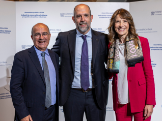 Benedetto Lavino, Luca Nava e Silvia De Dominicis, rispettivamente Presidente di Cosmetica Italia, ex direttore generale e la nuova direttrice generale di Cosmetica Italia